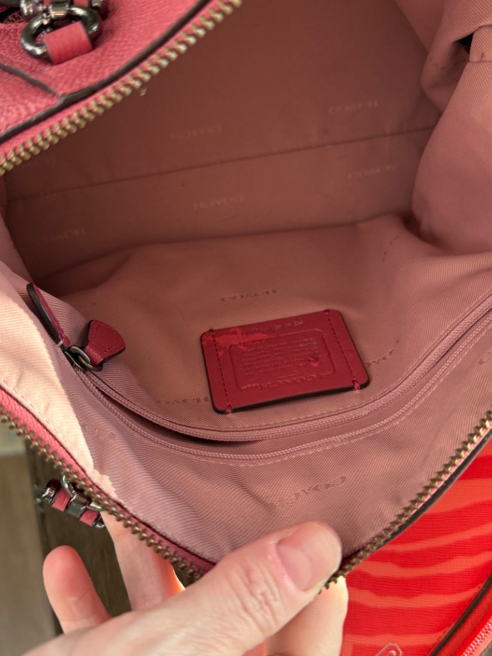 Pink Coach prairie handbag crossbody bag and Lesportsac cosmetic bag - Picture 4 of 7